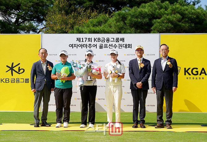 [포토] 밝은 표정 짓는 우승 김연서, 2위 남시은, 3위 최정원