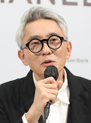 '고독한 미식가' 마츠시게 유타카 "첫 영화 연출, 봉준호에게 편지까지 보내"[BIFF]