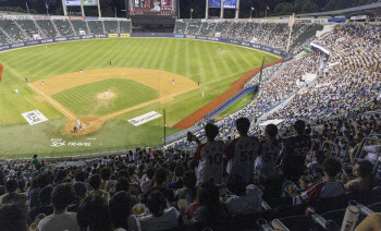 '천만관중 시대' 프로야구, 인기에 취해선 안되는 이유