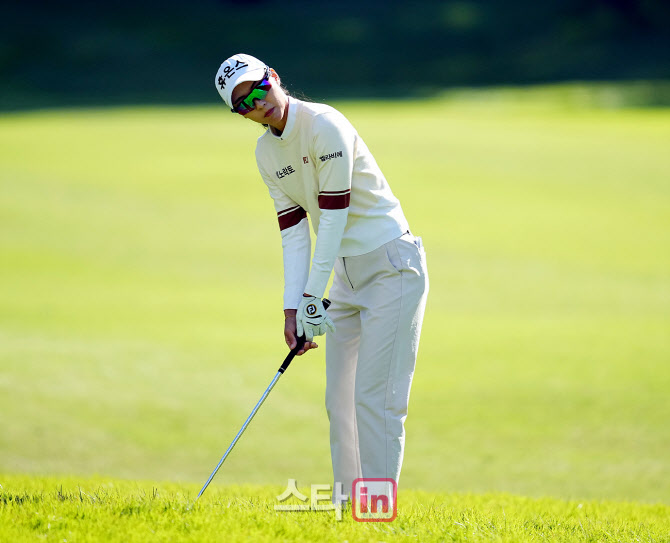 [포토]강지선,핀을 보고 선다