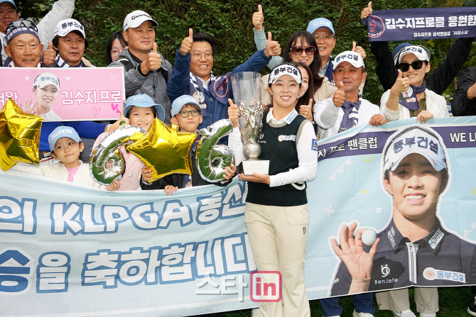 [포토]김수지,팬클럽과 함께하는 우승 축하