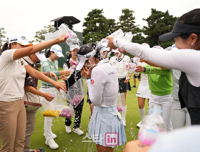 [포토]김민별,우승 축하 폭포수