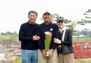 안병훈 우승 지켜본 아버지 안재형 감독 "기쁘다. 그렇지만, 우승은 순간"