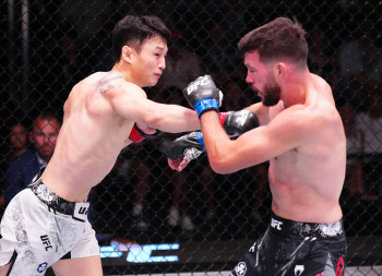 '화끈한 KO승'으로 부활한 '슈퍼보이' 최두호, UFC 2연승 도전