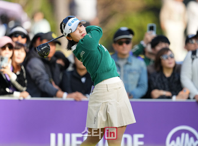 [포토]전예성,실수없이 티샷한다