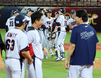 '0-6->9-6' 한국, 도미니카공화국에 짜릿한 역전극...4강행 불씨