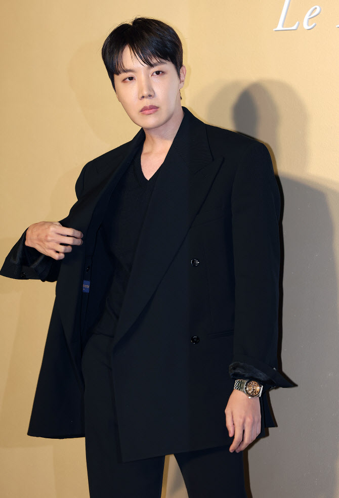 BTS 제이홉, 눈빛에 취해