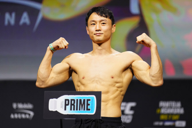 UFC 2연승 도전하는 '슈퍼보이' 최두호, 역대급 몸상태 계체 통과