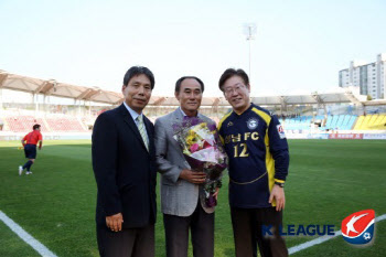 "일본처럼 돈 버는 축구협회 만들겠다"…신문선 공약 보니