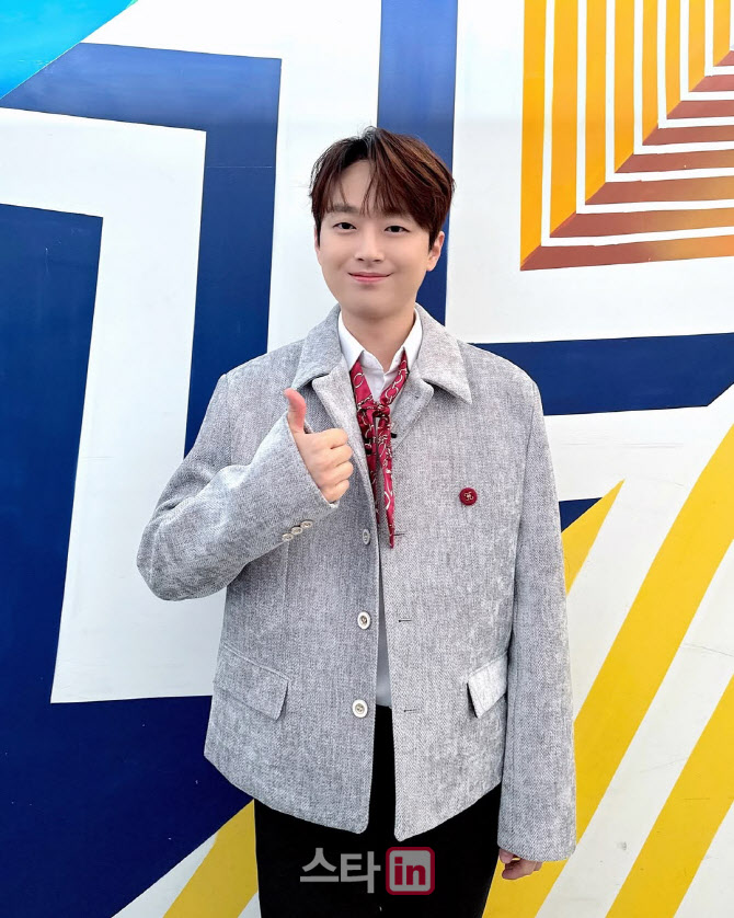 [포토]가수 이찬원, '12월 가왕전 상금 100만 원 소아암 환아 위해 기부'