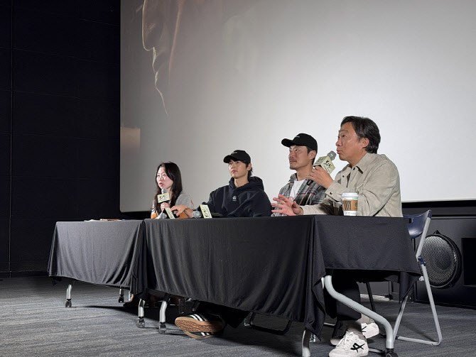 이성민, 송중기→이희준 의리의 지원사격…'보고타' 메가토크 성료