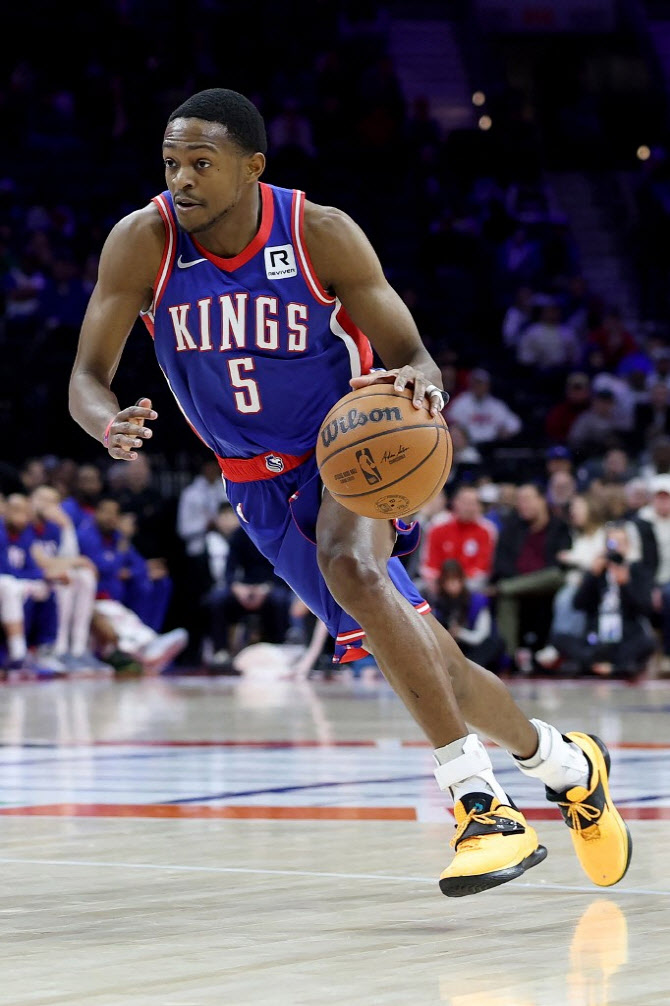 NBA 충격 트레이드 2탄 성사...폭스. 샌안토니오서 웸반야마와 뛴다
