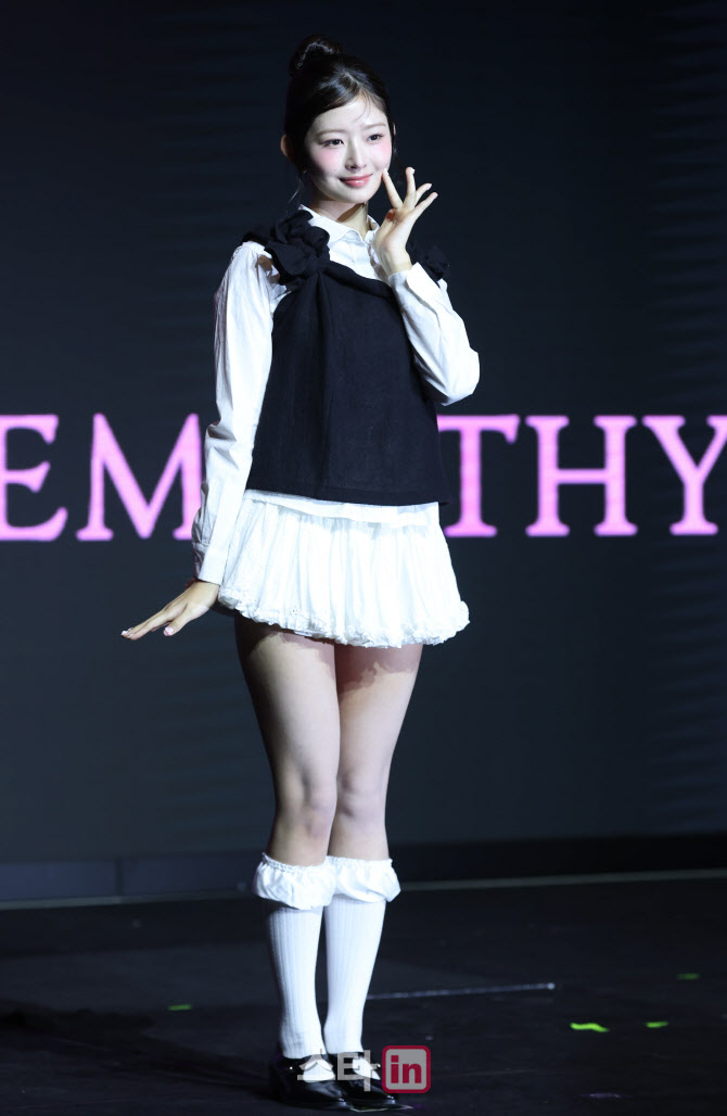 [포토]아이브(IVE) 레이, '나 예뻐?'