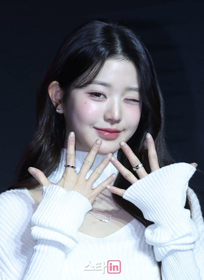 [포토]아이브(IVE) 장원영, '심쿵 윙크'