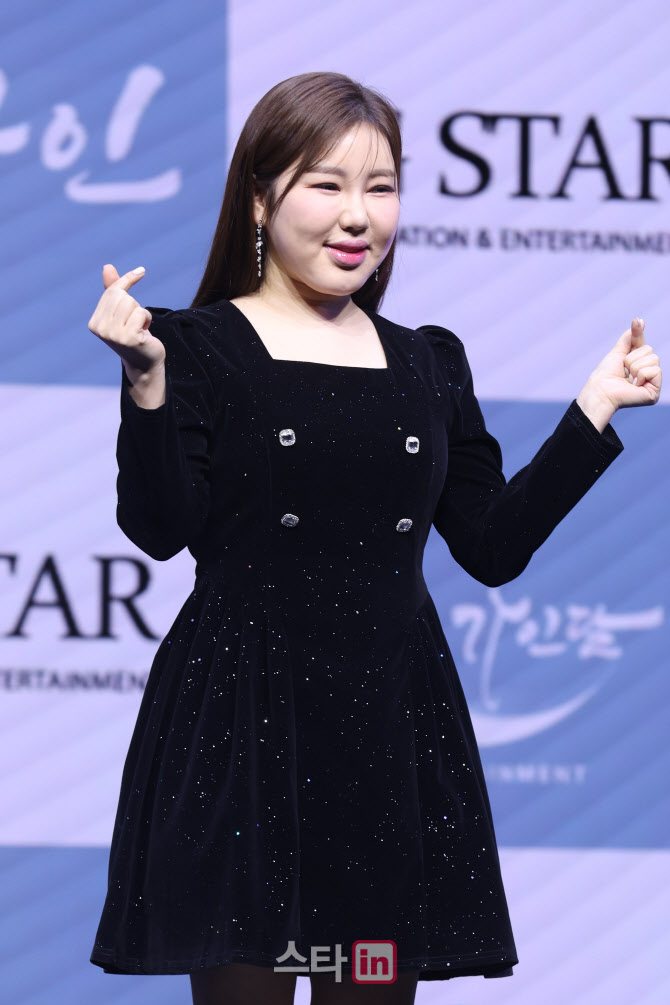 [포토]트로트 가수 송가인의 정규 4집 '가인;달'