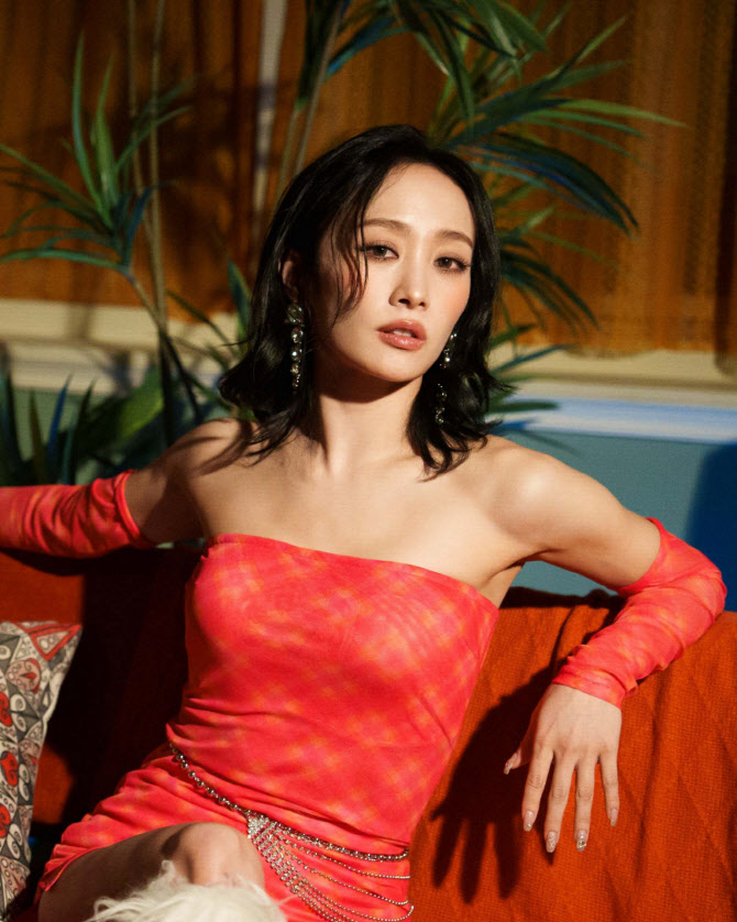 카라 니콜, 김재중과 한식구 됐다