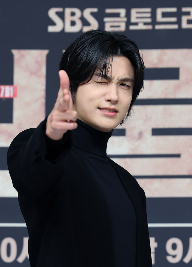 '보물섬' 박형식, '가족끼리 왜 이래' 서강준과 맞대결 "둘 다 잘되길"