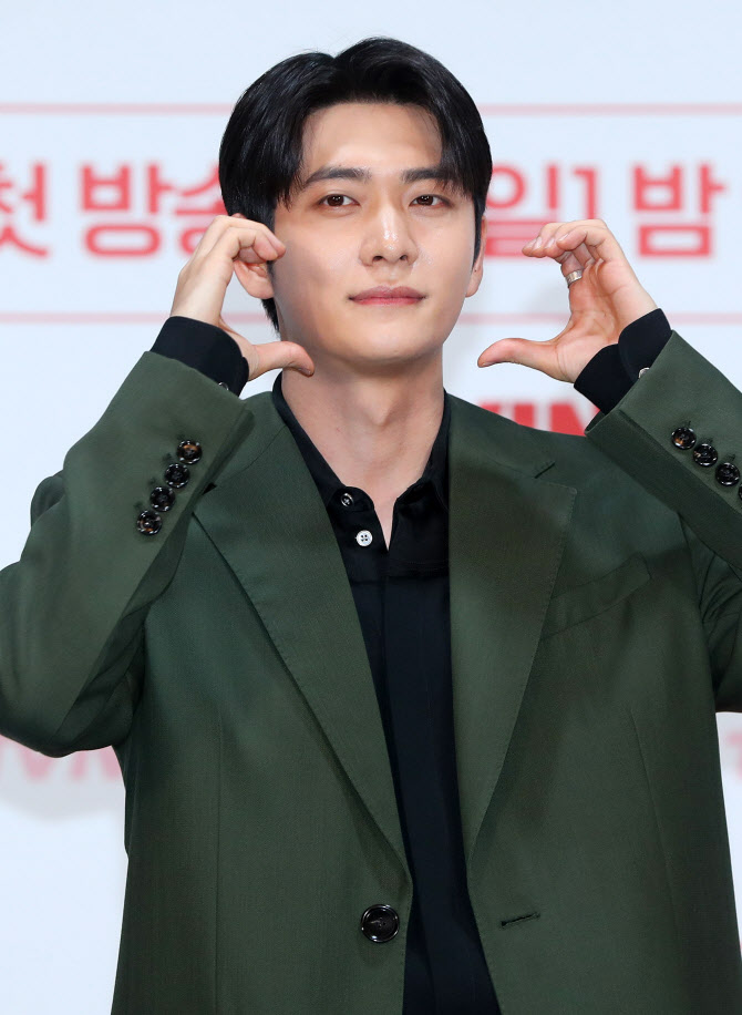 '전역' 강태오, 서강준과 동시간대 맞대결…"선의의 경쟁"(감자연구소)