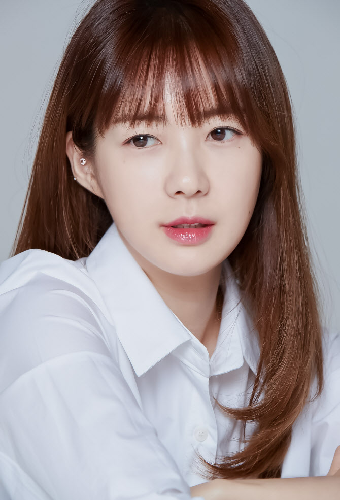 이요원, '귀신들' 출연…8년 만의 스크린 복귀