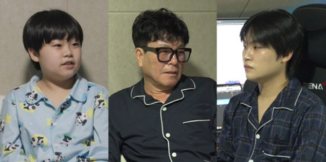'트롯 신동' 황민호, 으리으리 4층 집 공개…역대급 스케일 (전참시)