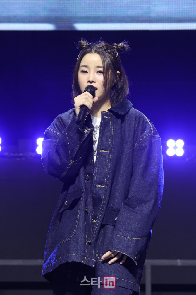 [포토]'콜드' 무대 선보이는 영파씨 정선혜