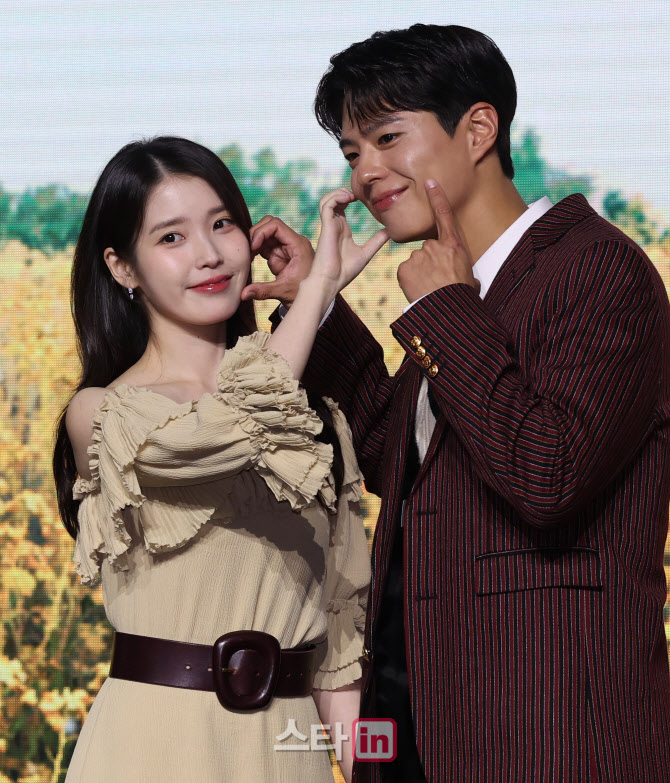 [포토]'요망한' 아이유-'팔불출' 박보검