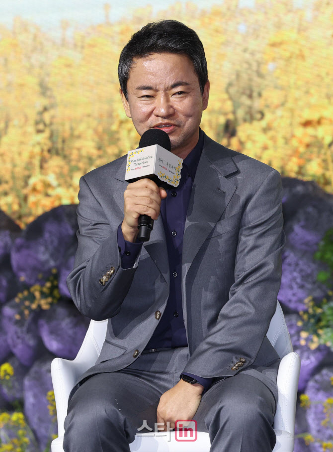 [포토]폭싹 속았수다, '소감 밝히는 김원석 감독'