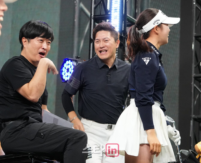 [포토]안재모-정명훈,손이 너무 아파요