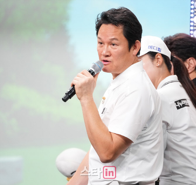 [포토]강성진,장갑 벗어봐야죠