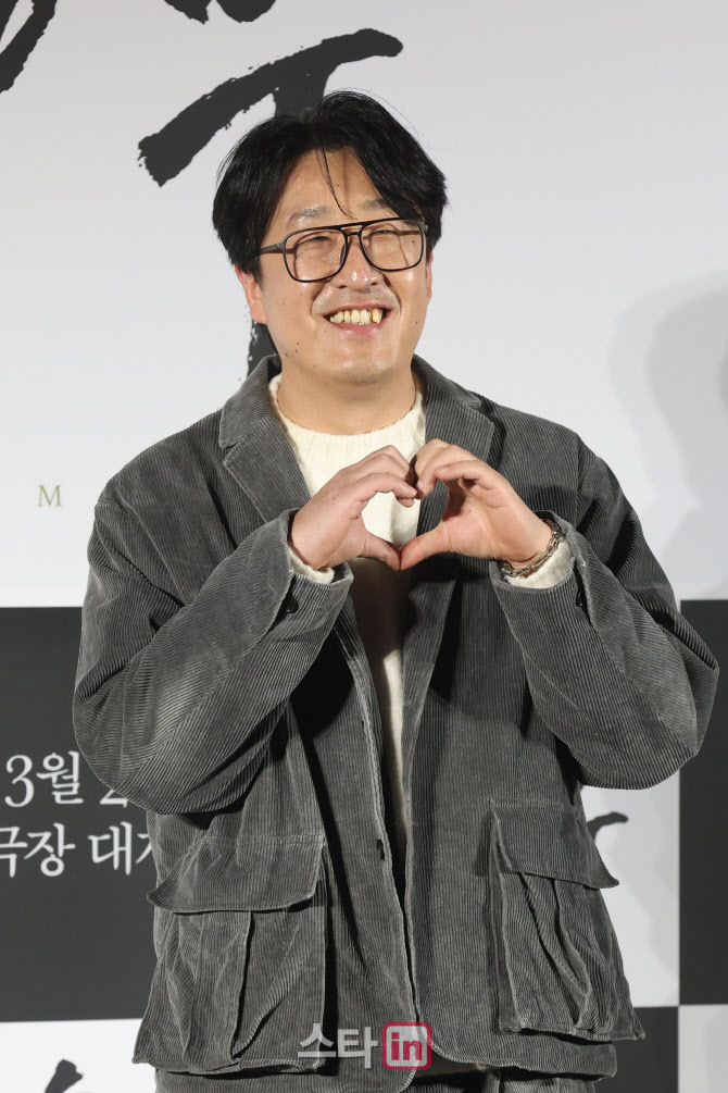 [포토]현봉식, 흥행요정의 하트~