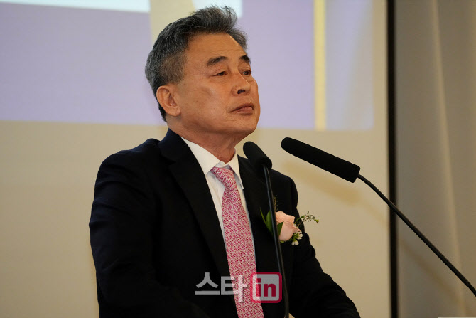 [포토]취임사하는 김창호 회장