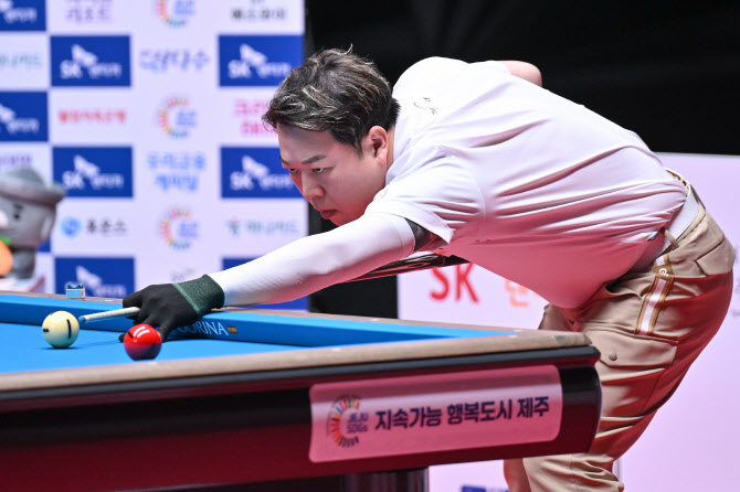 '헐크' 강동궁, '신성' 김영원에 역전승...PBA 월드챔피언십 8강행
