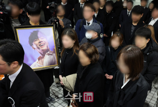 [포토]엄수되는 故 가수 휘성 영결식