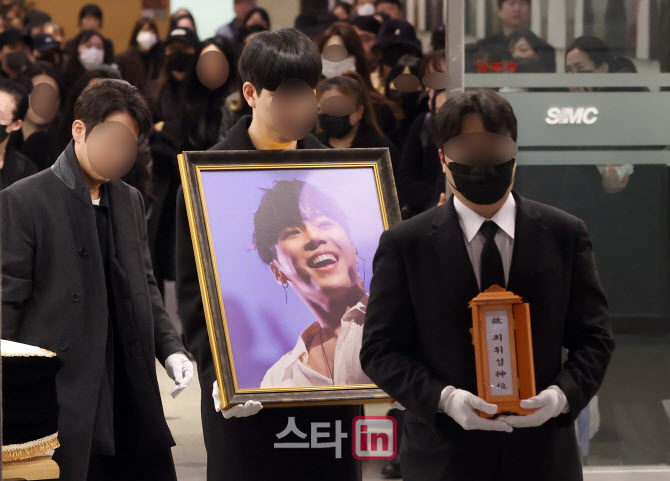 [포토]故 가수 휘성, 동료·팬 눈물 속 발인식 엄수