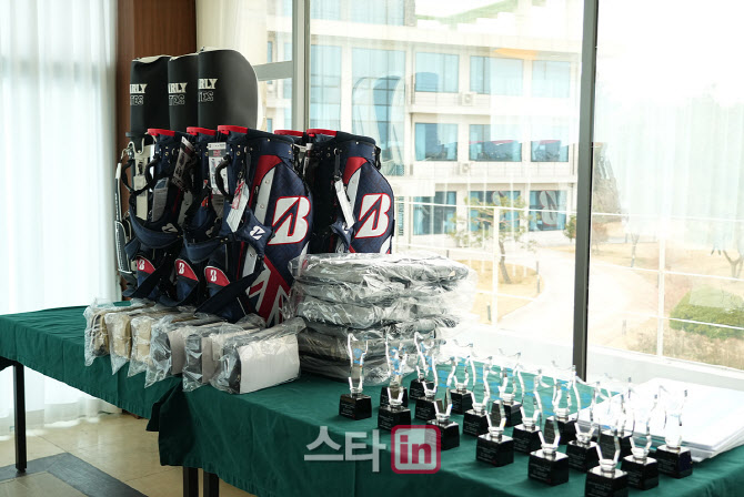 [포토]‘2025 박현경배 아마추어골프선수권대회’푸짐한 시상품