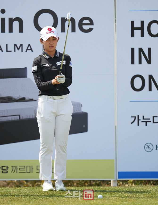 [포토]황유민,홀인원에 집중한다