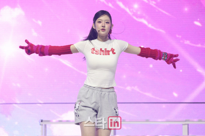 [포토]무대 선보이는 키키 이솔