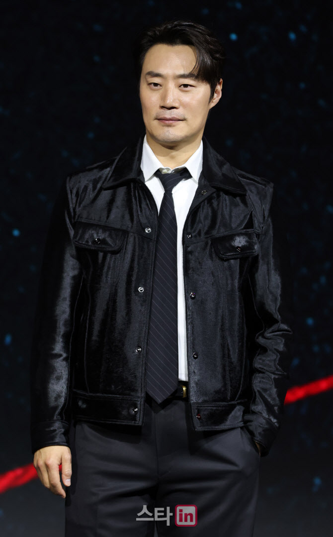 [포토]배우 이희준, 넷플릭스 '악연' 많이 사랑해주세요