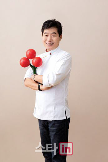 [포토]이연복 셰프, '산불 피해 지원 위해 사랑의열매에 2천만 원 기부'