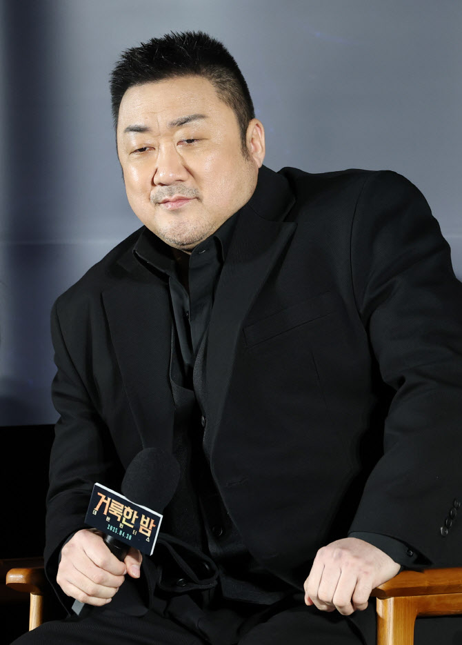 '거룩한 밤' 마동석 "오컬트·액션 믹스 장르…감독, 논문도 여러 편"