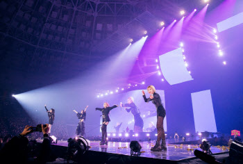 2NE1, 서울서 15주년 투어 피날레… "평생 잊지 못할 것"