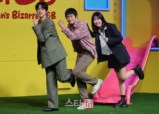 [포토]BTS 진-기안84-지예은, 열심히 달리는 '대환장 기안장' 사장과 직원들