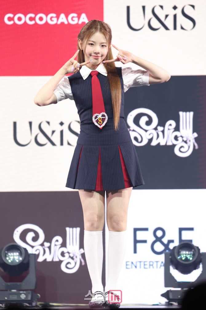 [포토]포즈 취하는 유니스 오윤아