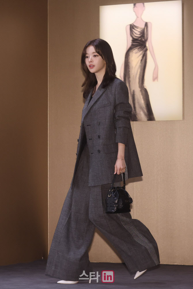 [포토]노정의, 등장부터 시선 집중