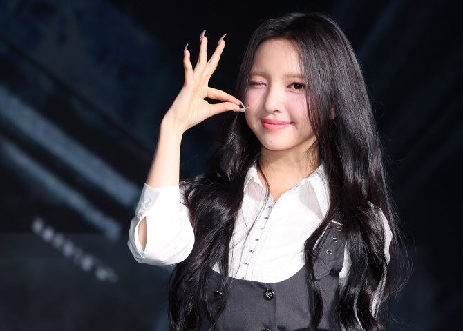 VVS 브리트니, 반짝이는 윙크