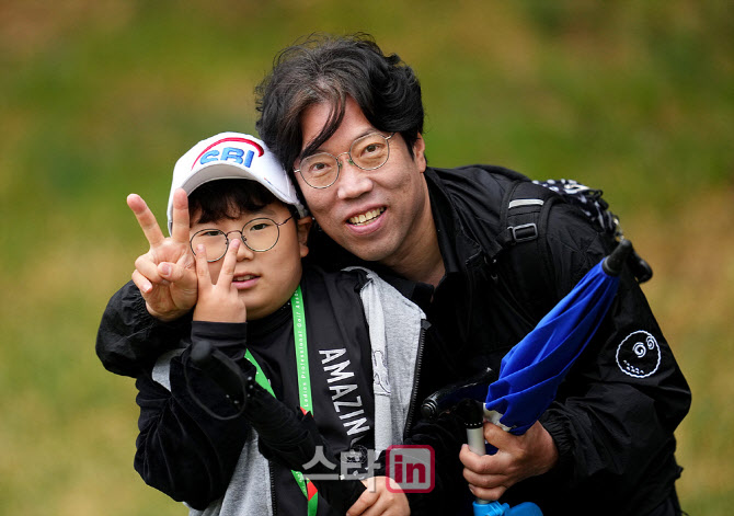 [골프in포토]조혜지 팬클럽 단장 윤성호씨와 아들