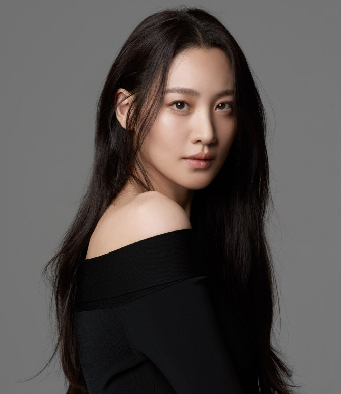 배우 수현, 사람엔터와 전속계약 체결[공식]