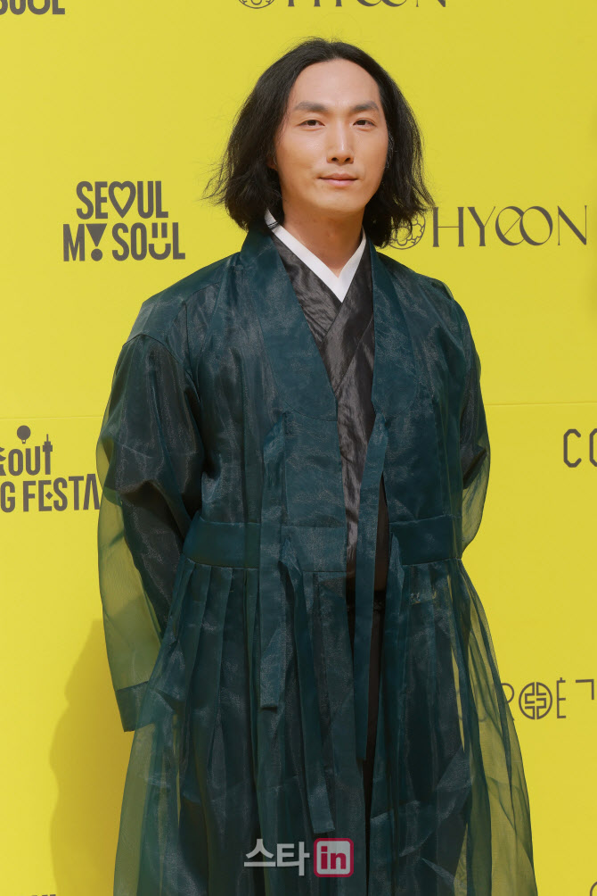 [포토]'서울패션로드@정동' 패션쇼 온 인플루언서 김사다함