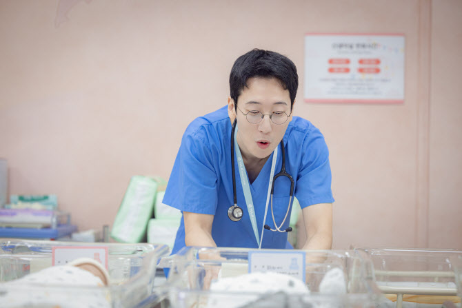 유현종, 훈훈 소아과쌤 변신…한예지와 투닥 케미 (언슬전)