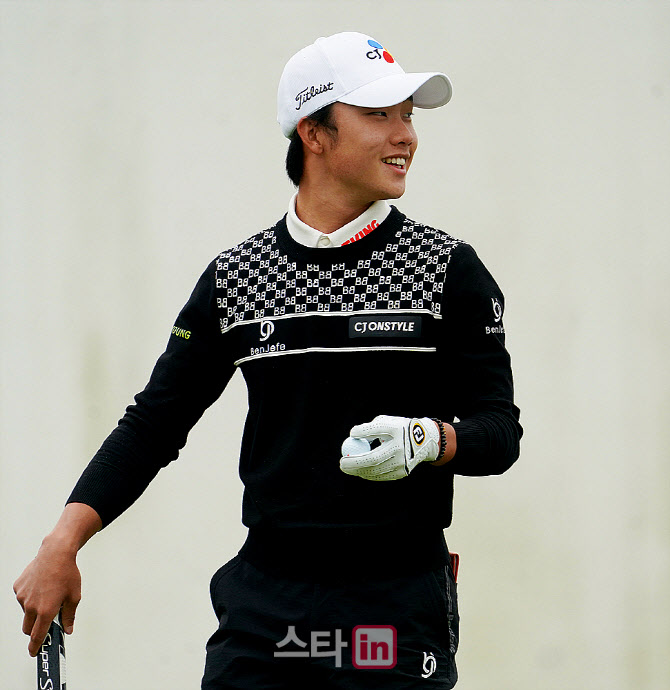 [포토] 홀아웃하는 송민혁